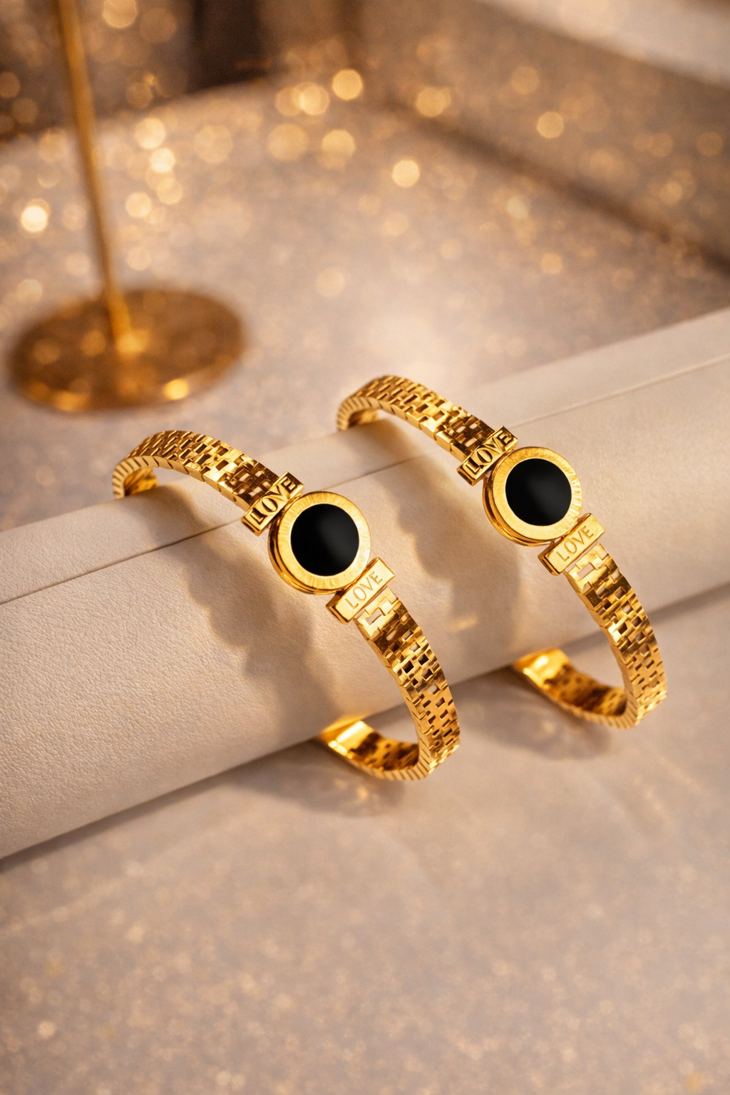 ETERNAL LOVE BLACK ENAMEL-STAINLESS STEEL OPEN BANGLE BRACELET
