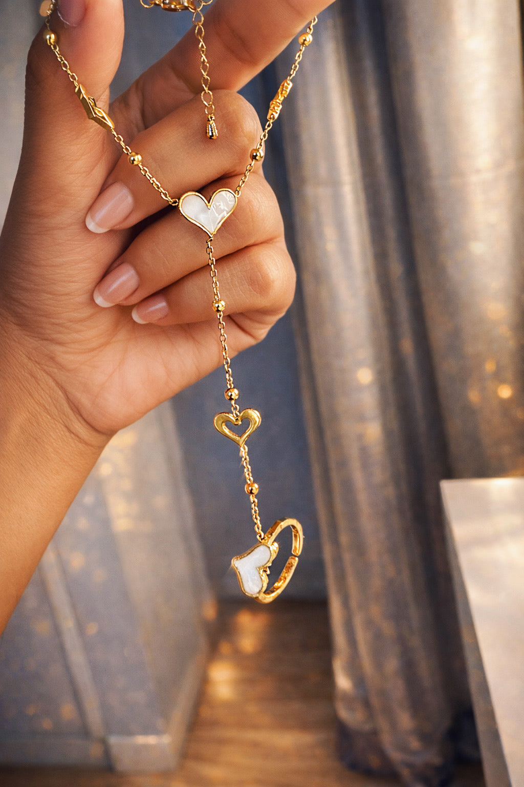 AMOUR LINK HAND CHAIN ATTACHED WITH RING