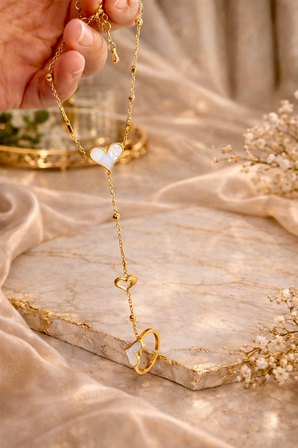AMOUR LINK HAND CHAIN ATTACHED WITH RING