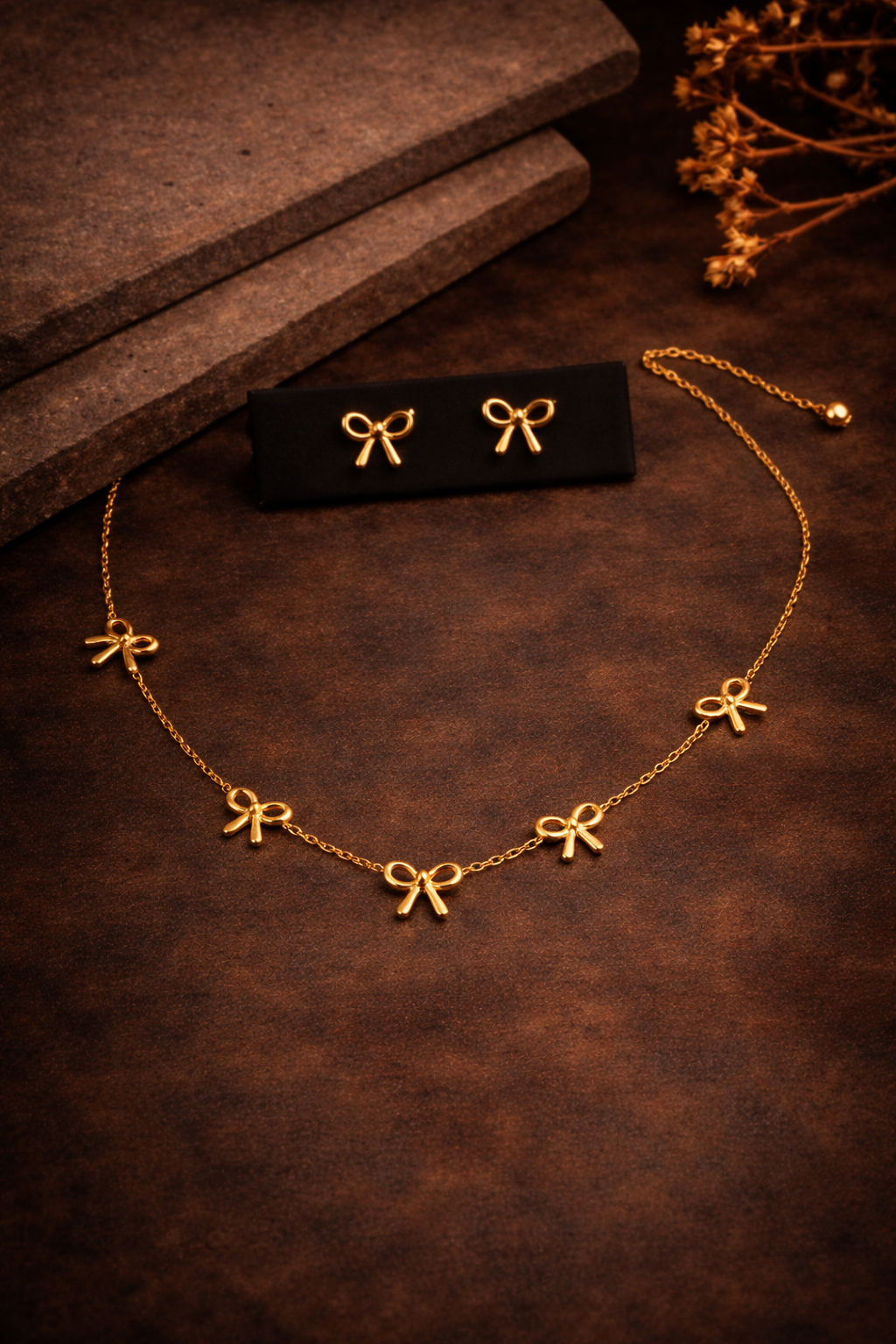GOLDEN BOW CHARM NECKLACE