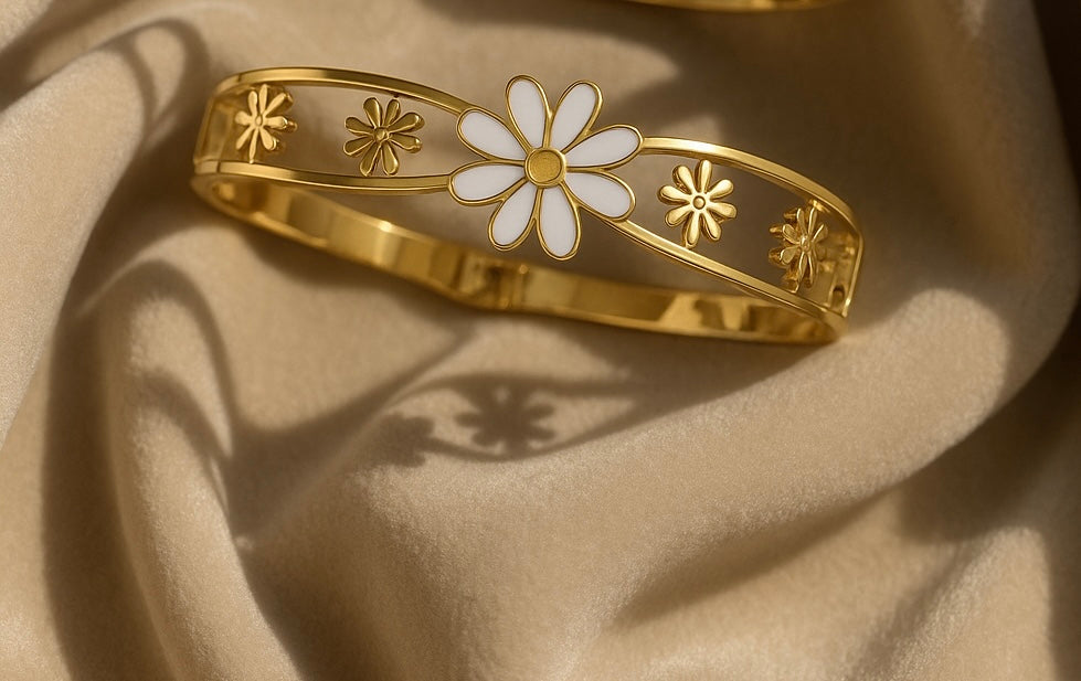GOLDEN DAISY BLOOM BANGLE