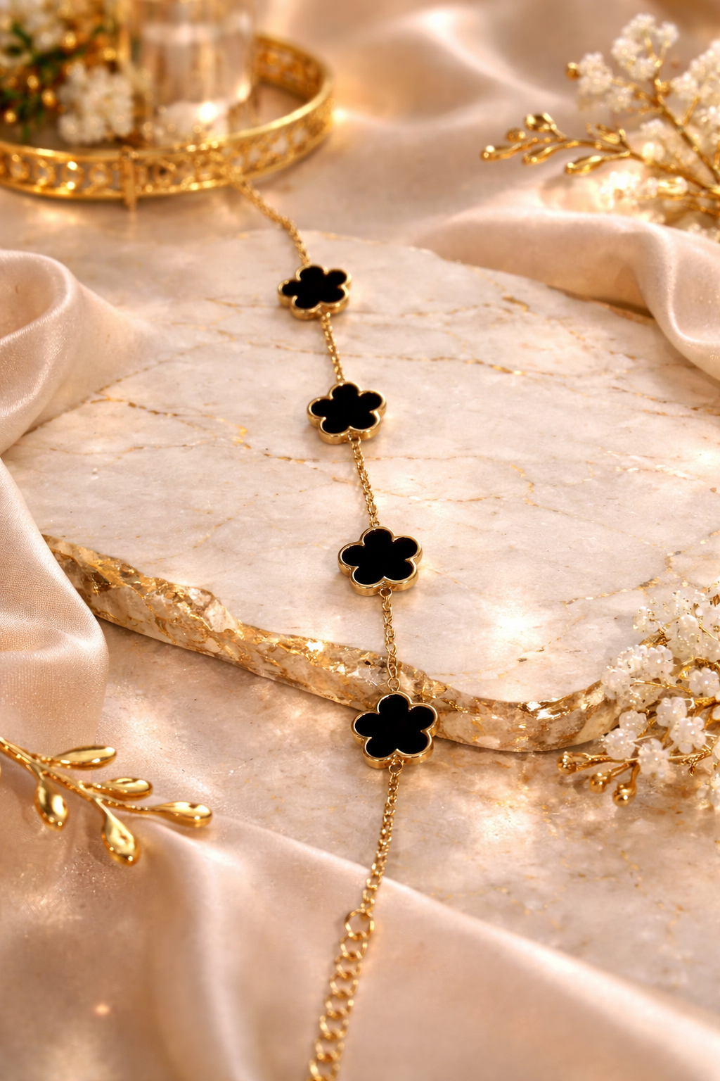 BLACK FLORAL CHARM CHAIN BRACELET