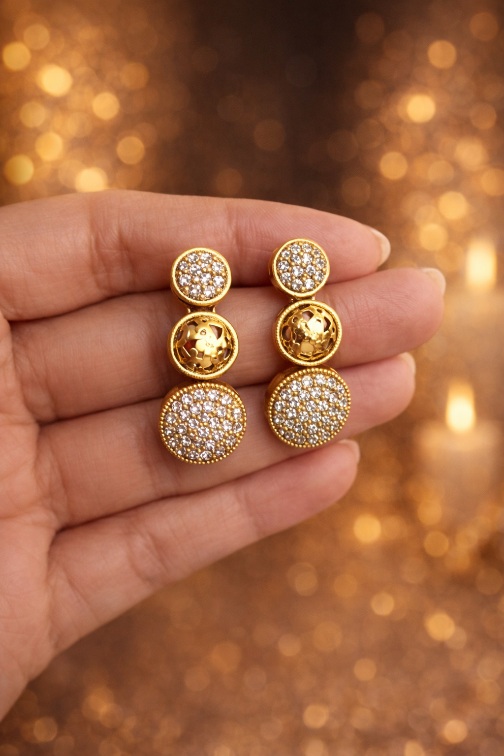 ROYAL COIN DISC NECKLACE