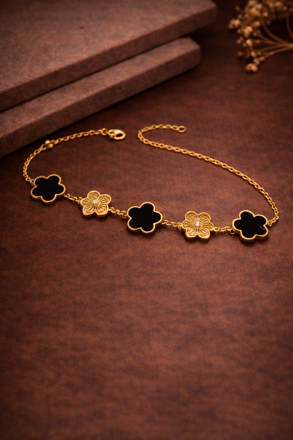 MIDNIGHT CLOVER FLORAL CHAIN BRACELET