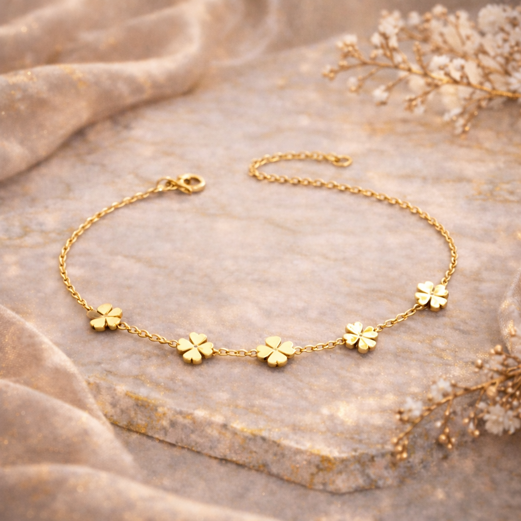 GOLDEN CLOVER CHARM CHAIN BRACELET