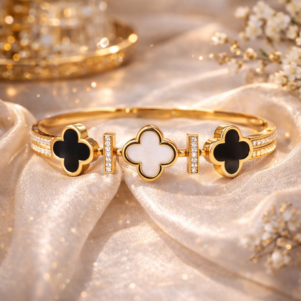 CLOVER-LINE OPEN BANGLE BRACELET