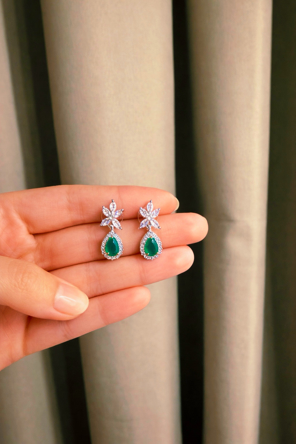 ROYALE VERDANT DROP NECKLACE