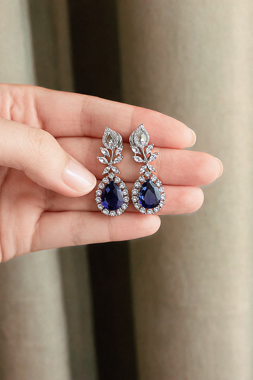 BLUE CROWN DIAMOND NECKLACE SET