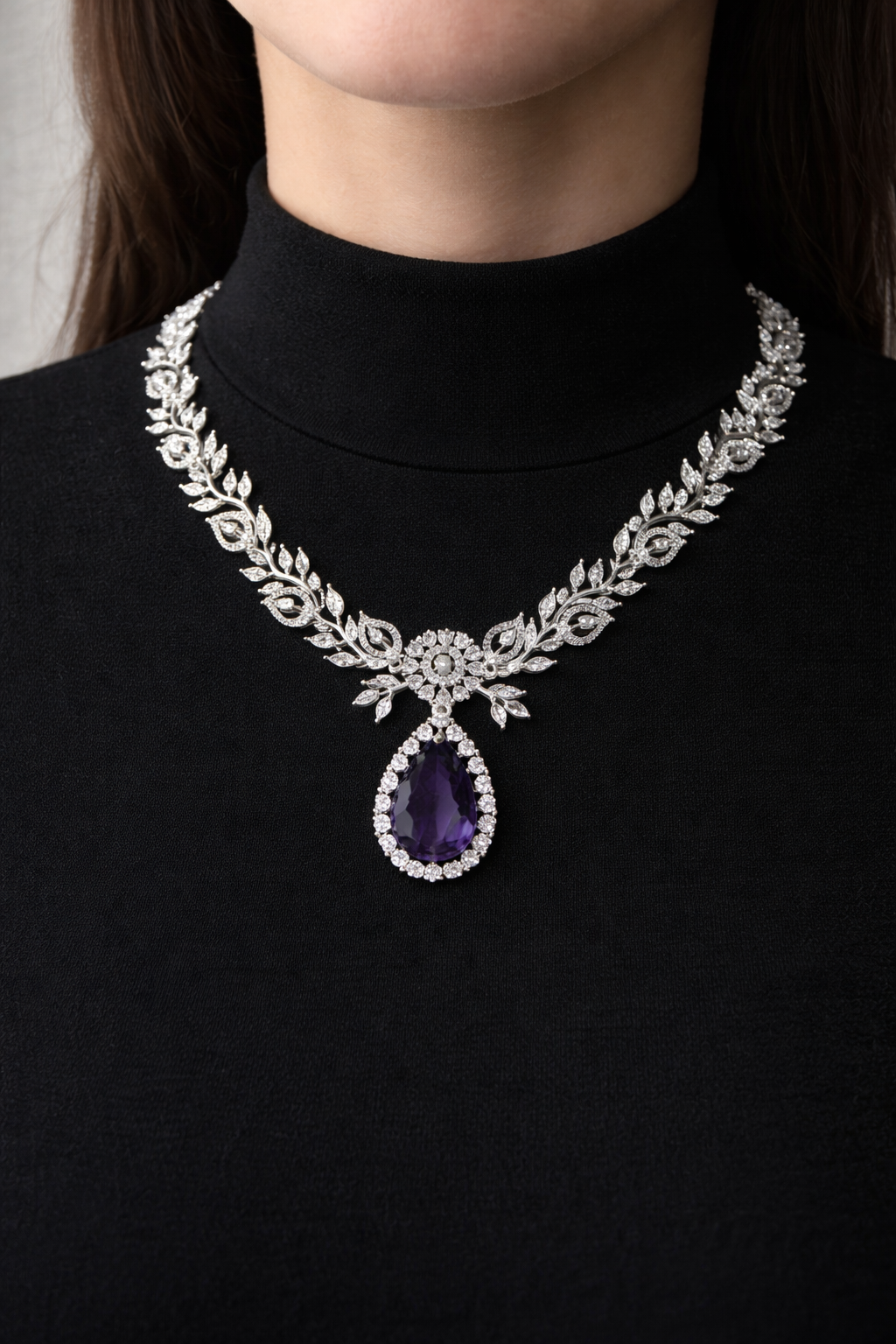 BLUE CROWN DIAMOND NECKLACE SET