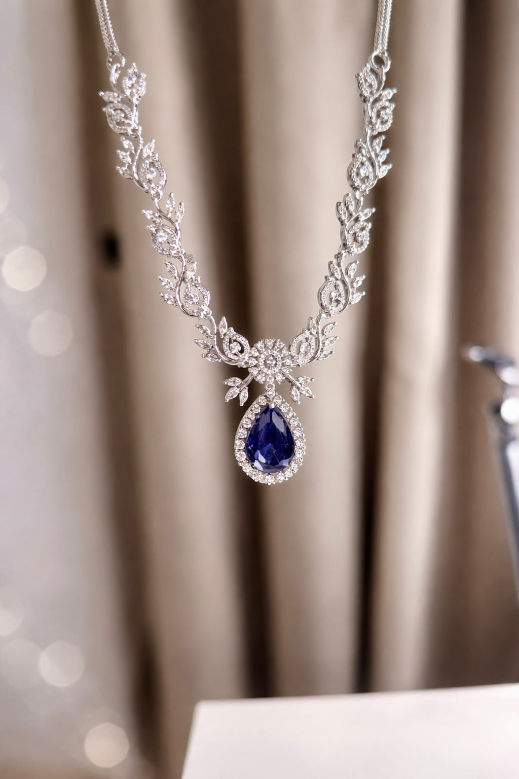 BLUE CROWN DIAMOND NECKLACE SET