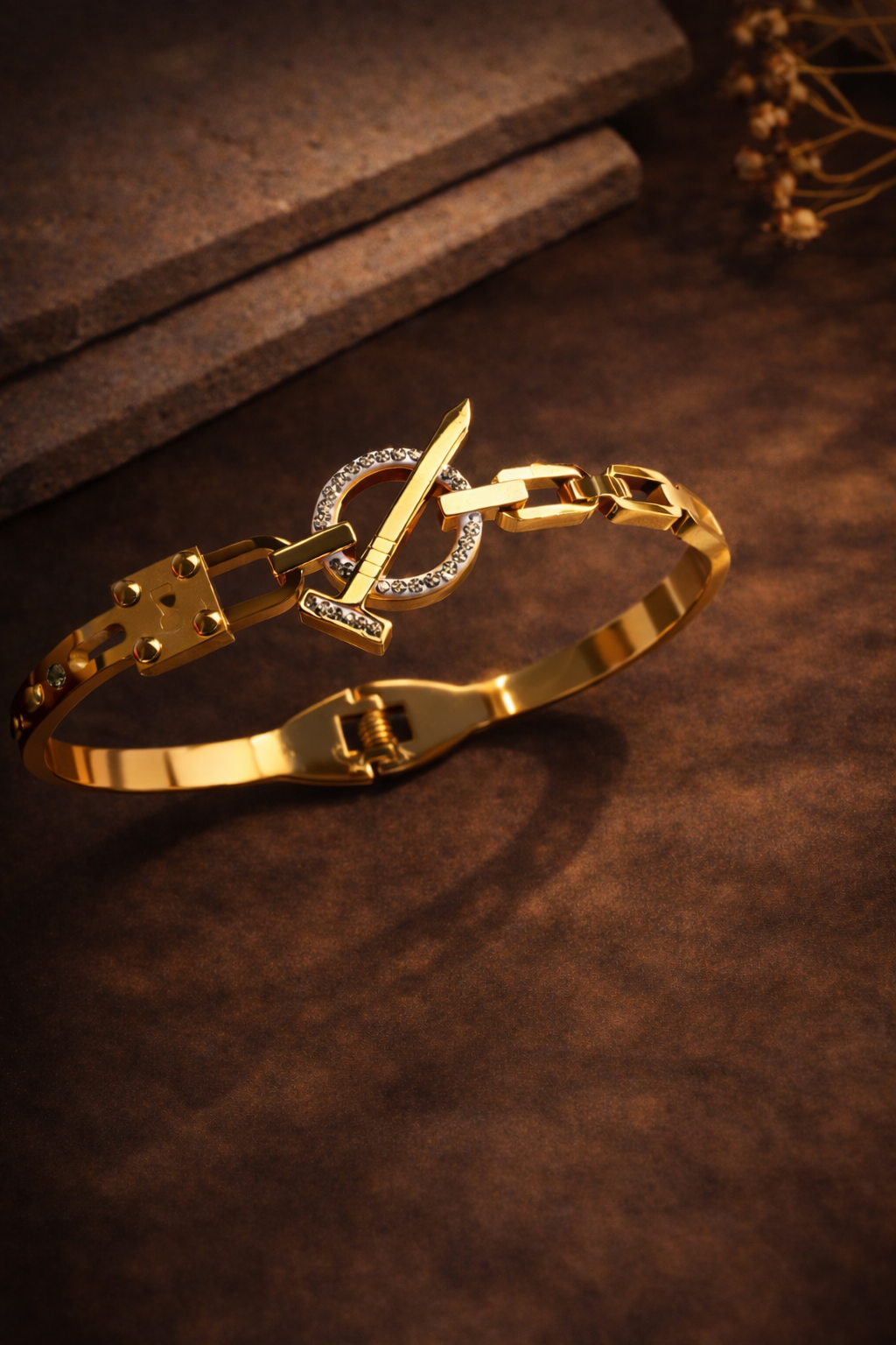 IMPERIAL TOGGLE BRACELET