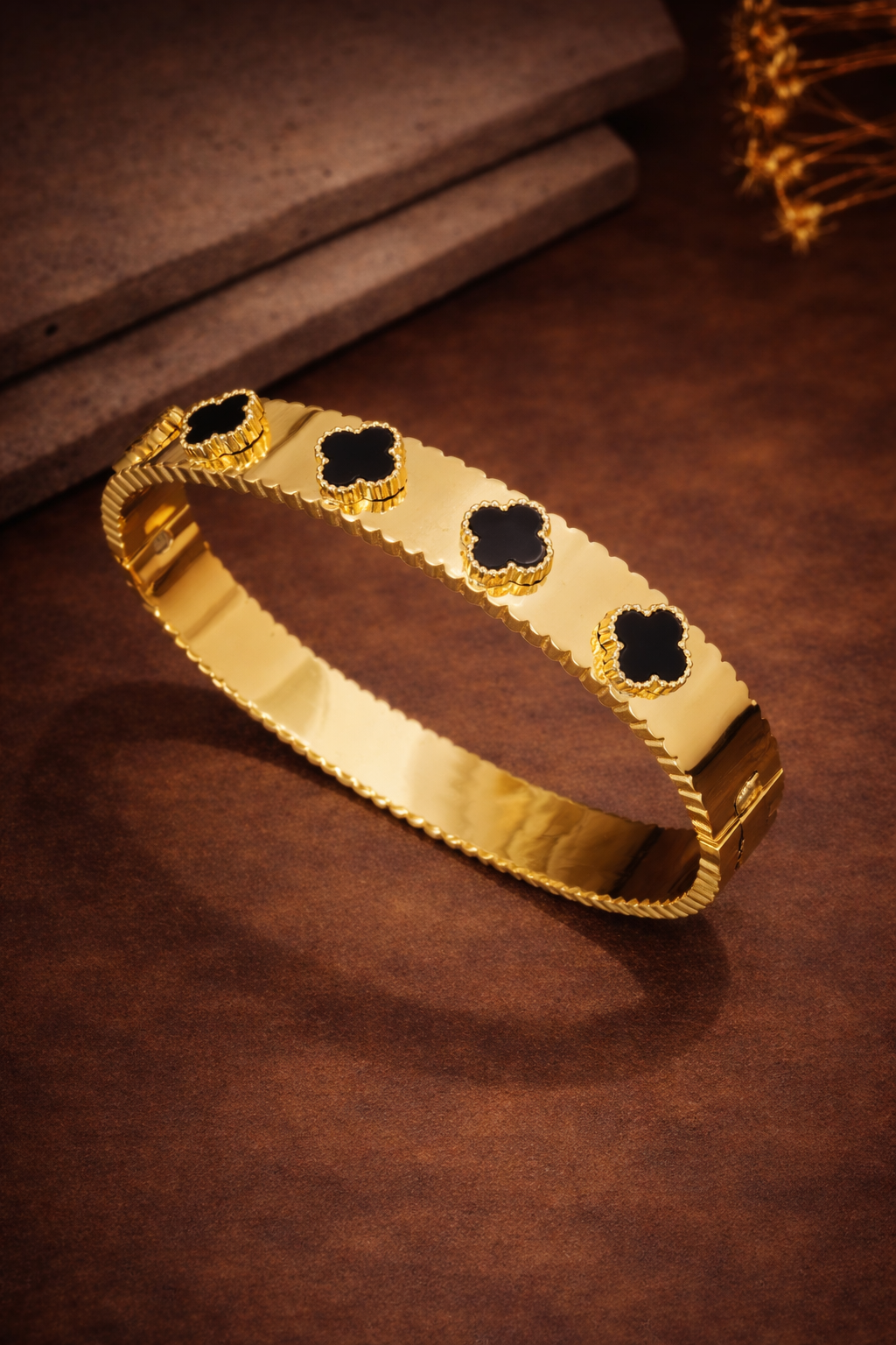ROYAL CLOVER BANGLE
