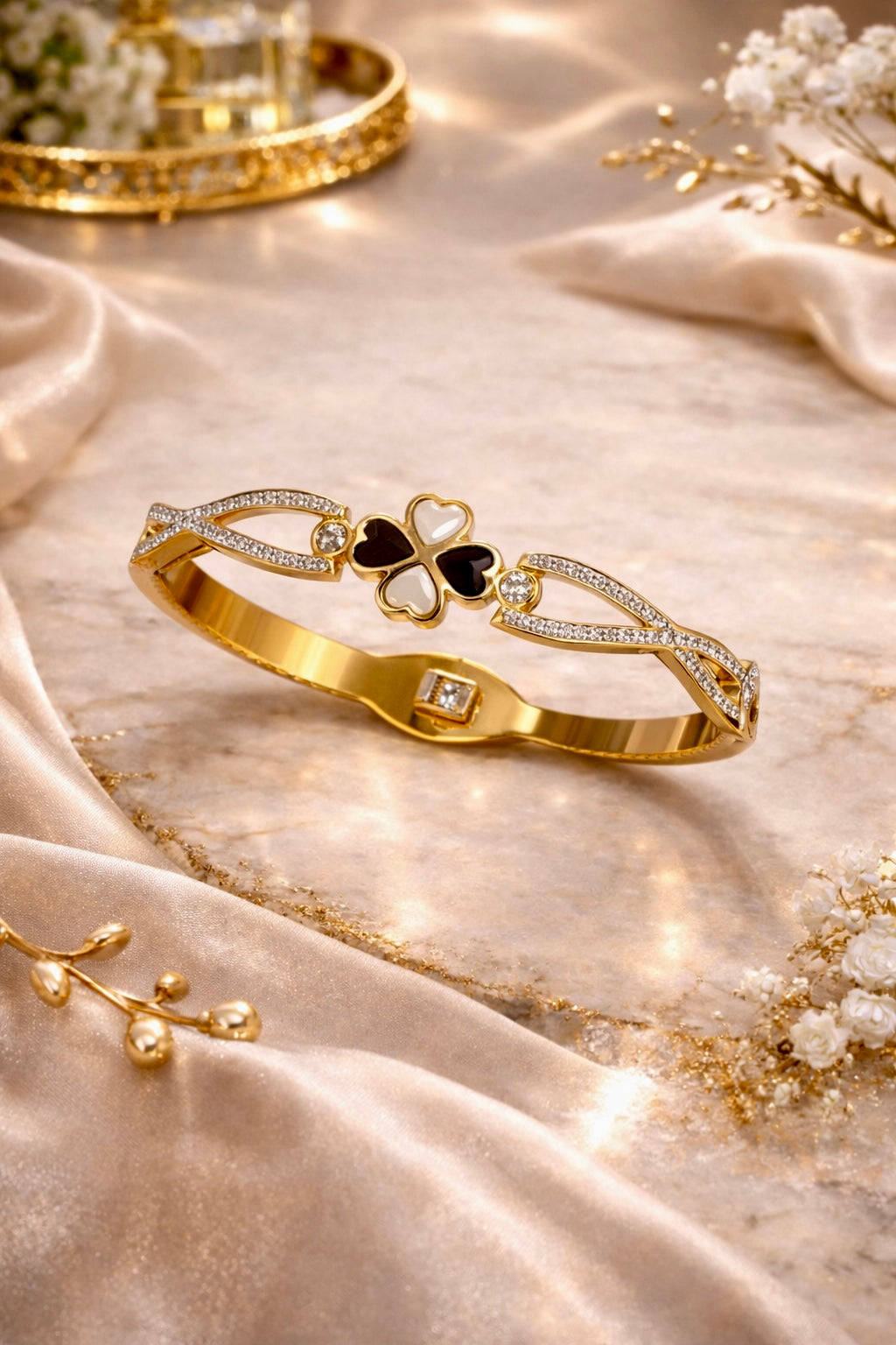 LUXE CLOVER GLOW BRACELET