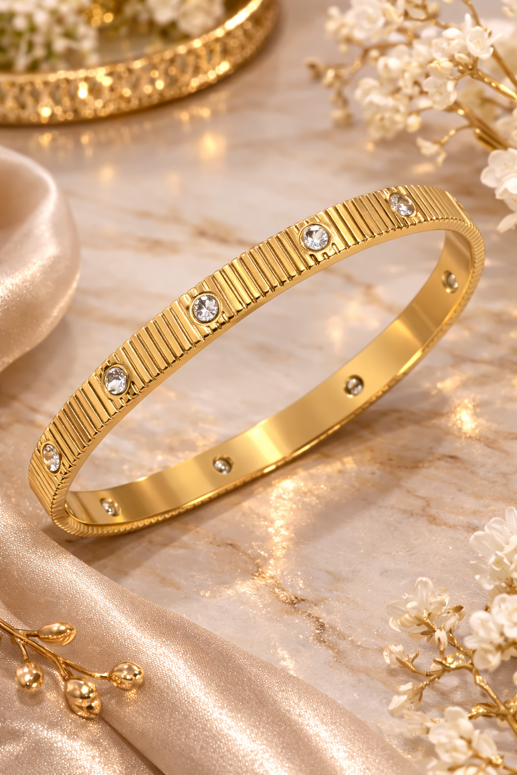 GOLDEN CREST BRACELET