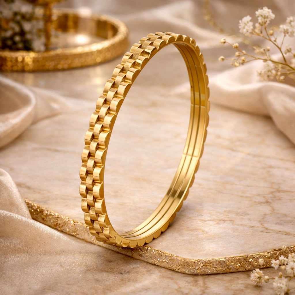 CLASSIC LINK STAINLESS STEEL BANGLE BRACELET