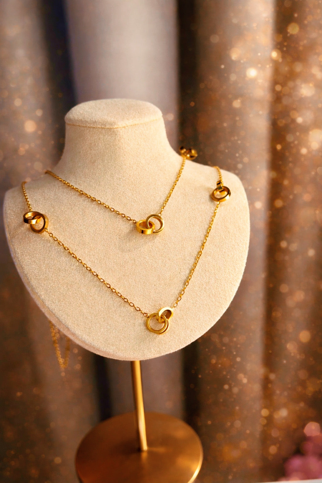 INTERLOCK LOOP NECKLACE