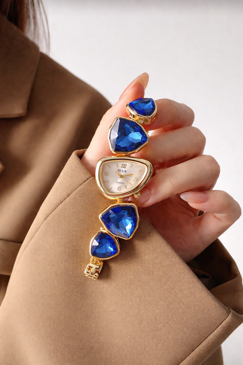 NEW CASUAL WOMEN'S BRACELET WATCH DECORATED WITH CRYSTALS,RHINESTONES EMBELLISHED STRAPS ALLOY WATCH