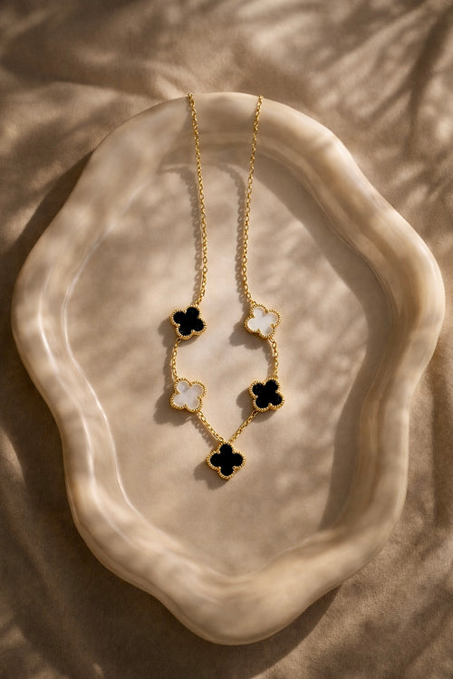 BLACK&WHITE CLOVER NECKLACE