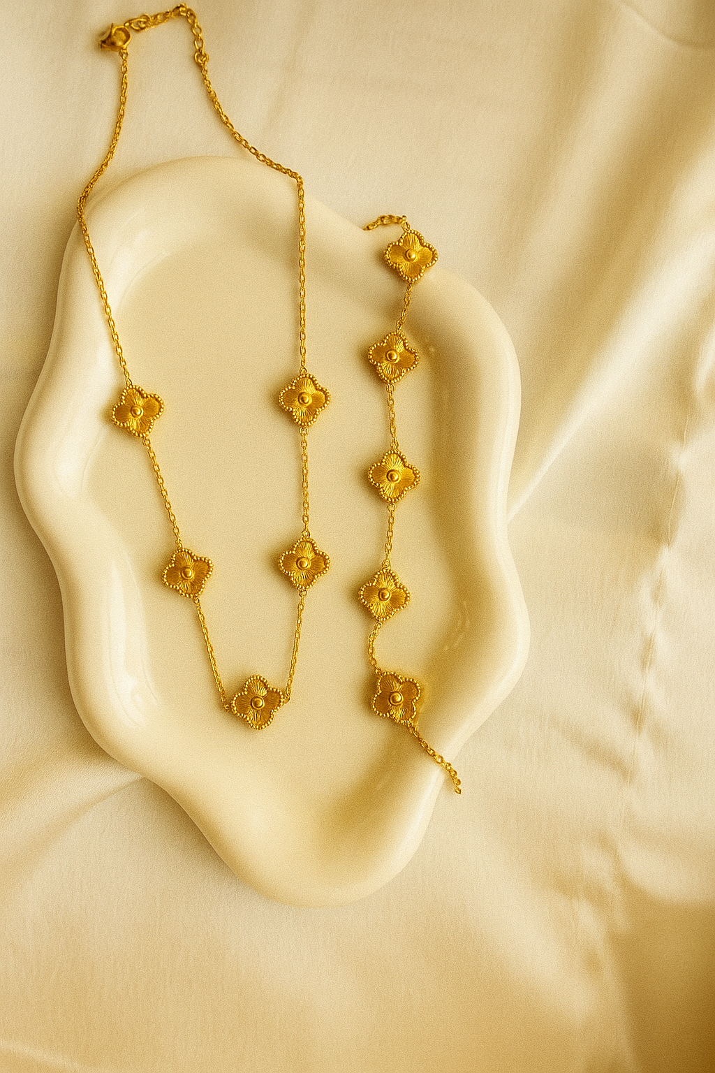 GOLDEN CLOVER NECKLACE-BRACELET COMBO SET