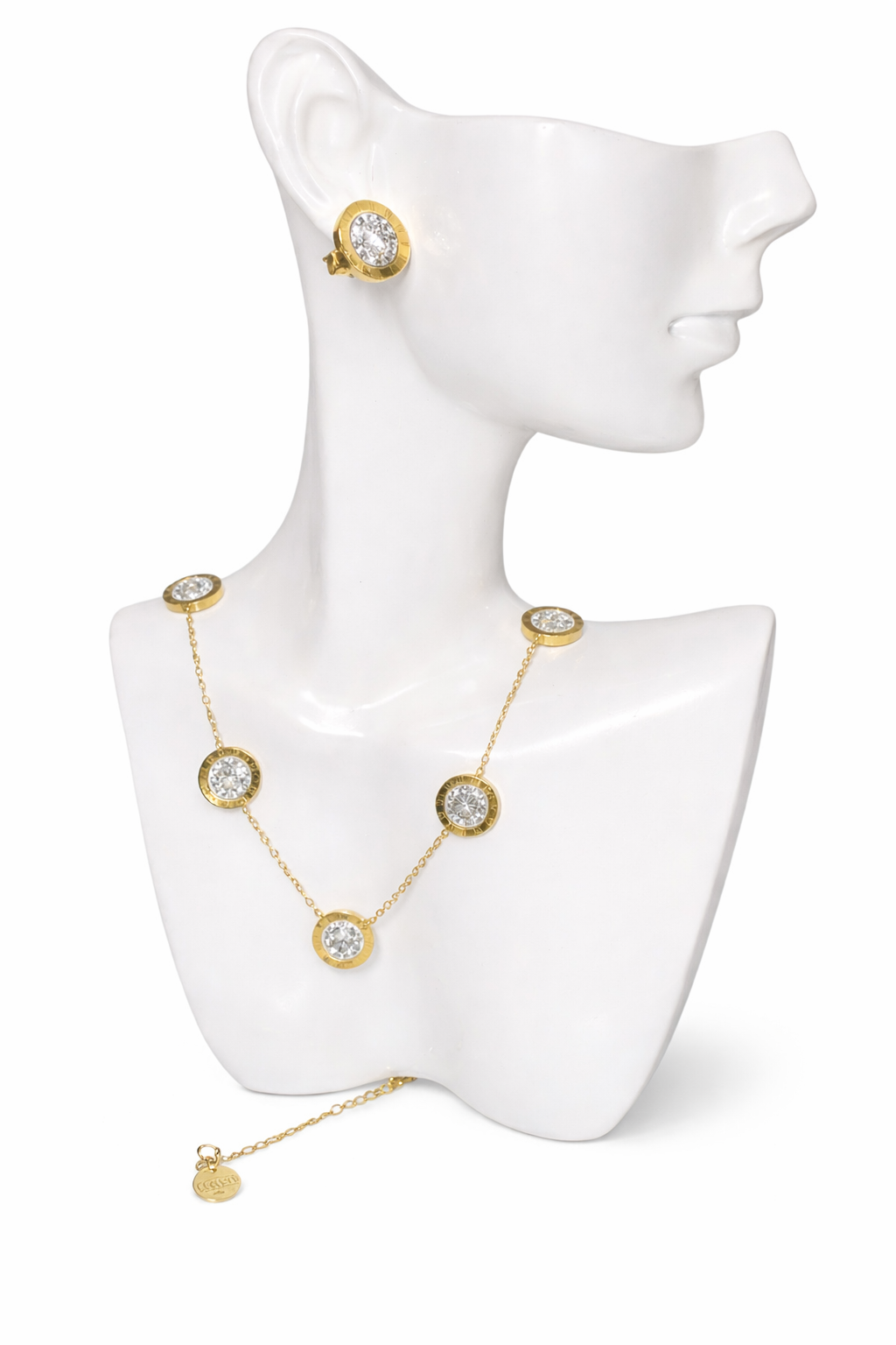ROUND PENDANT NECKLACE WITH CRYSTAL ACCENTS