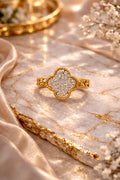 HOLLOW CLOVER RING